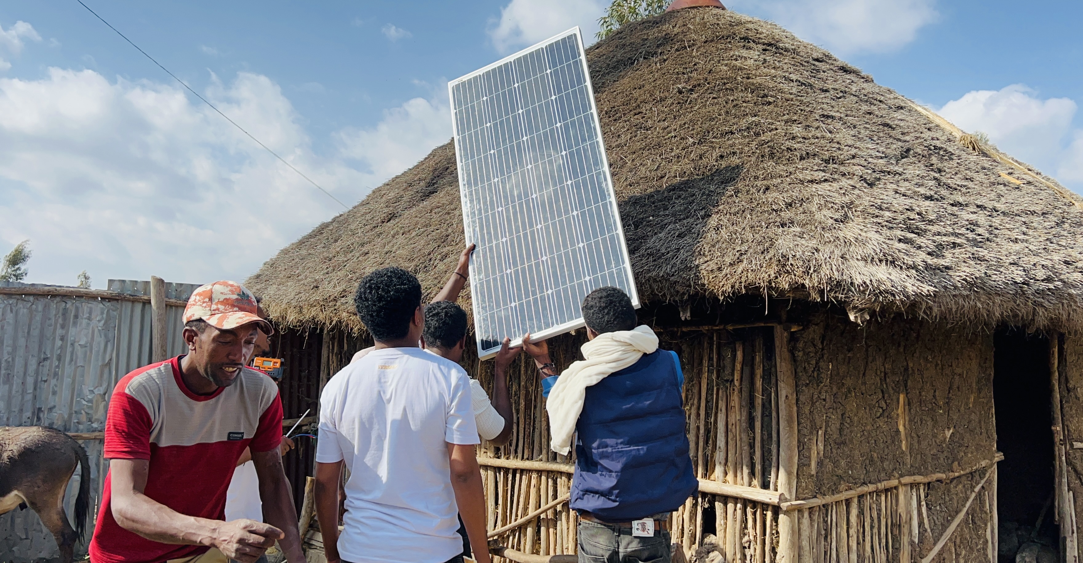 HuluSolar teams working in the field